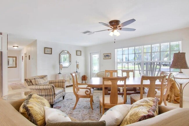 Building Photo - 19185 SE Homewood Ave