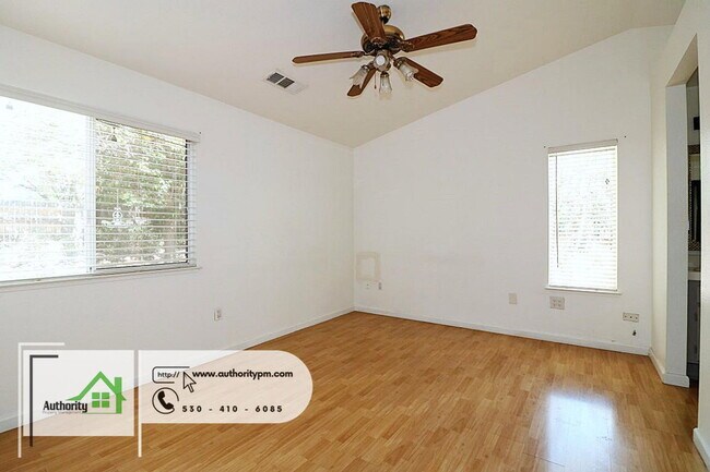 Building Photo - 2151 Hemingway St