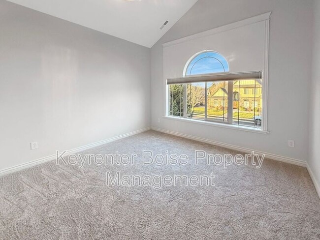 Building Photo - 1141 E Crowne Pointe Dr