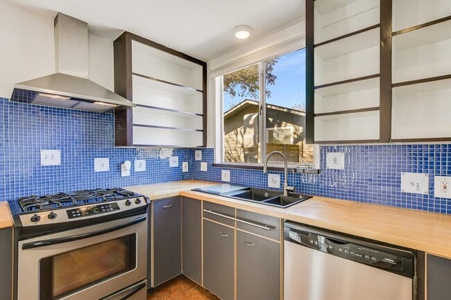 Building Photo - 1419 Corona Dr