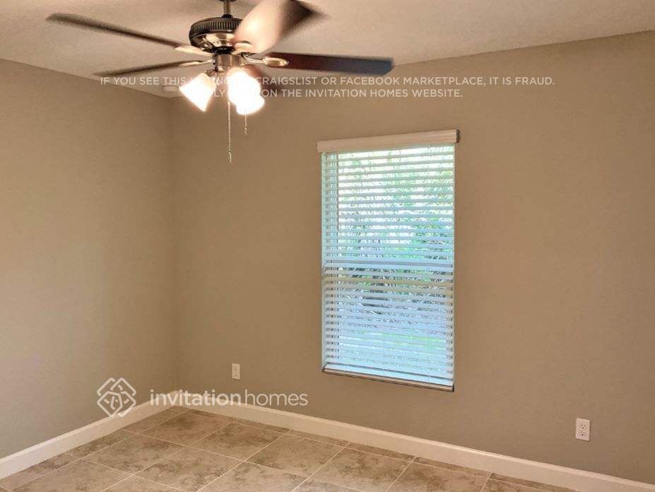 Building Photo - 1425 SW Flounder Ln