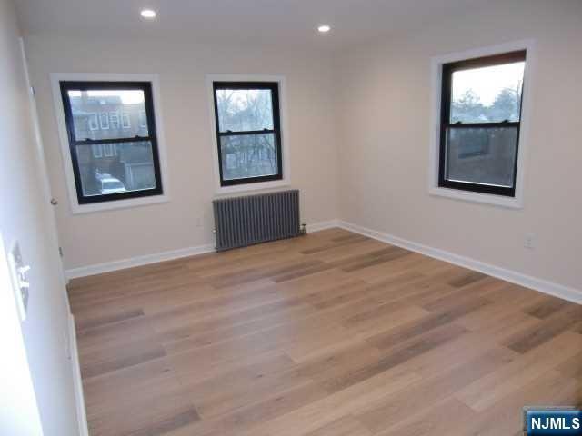 Building Photo - 482 Broad Ave