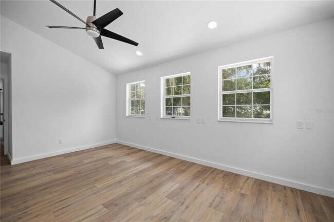 Building Photo - 1628 SE 29th Terrace