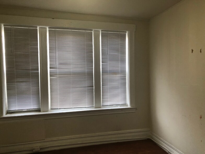 Building Photo - 43 Henry St