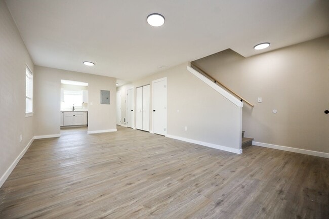 Building Photo - 2-Bedroom Duplex in SE Portland