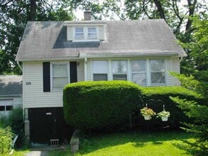 Building Photo - 221 River Meadow Dr