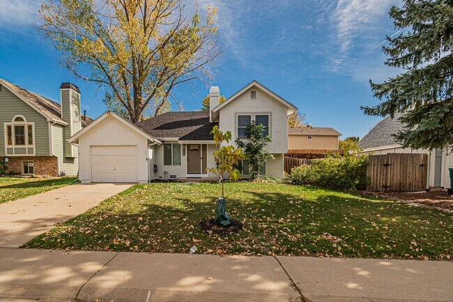 Building Photo - 3BD, 2BA Aurora Home with 2-Car Garage and Back Yard
