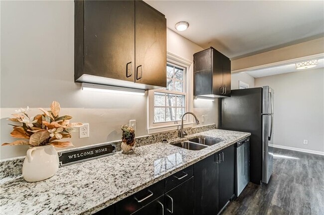 Building Photo - 4652 Old Cowan Rd