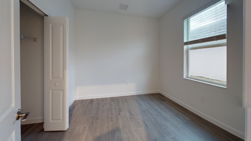 Building Photo - 7913 Lakes Edge Ln