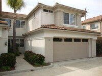 Building Photo - Great 3 Bdrm, 2.5 bath Gated Community