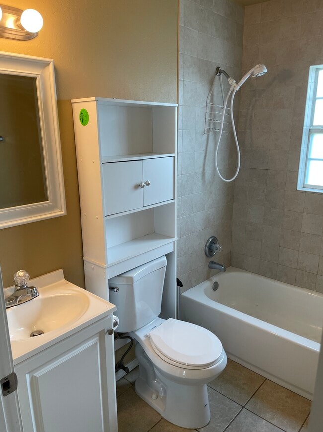 Building Photo - 2102 W Concho Ave