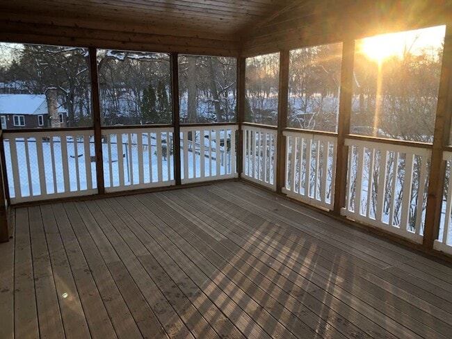 Building Photo - 3 Bedroom Duplex