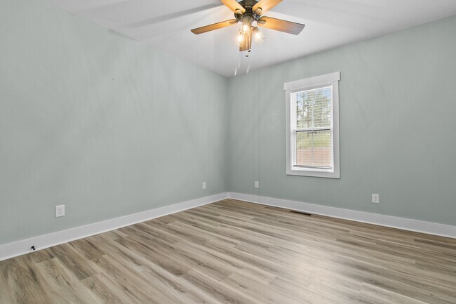 Building Photo - 14 Wisteria Way