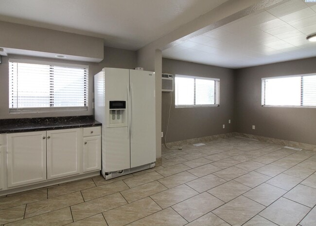 Building Photo - 3 Bed/1 Bath House in East Kennewick