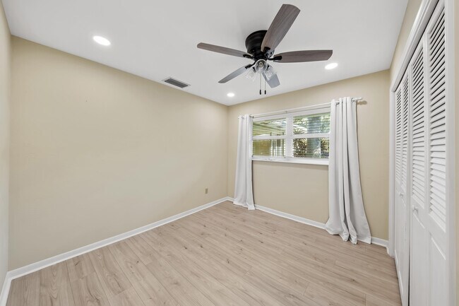 Building Photo - 129 Alhambra Pl