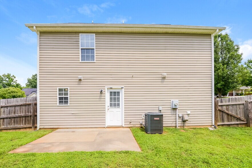 Building Photo - 5624 Fairway Forest Dr