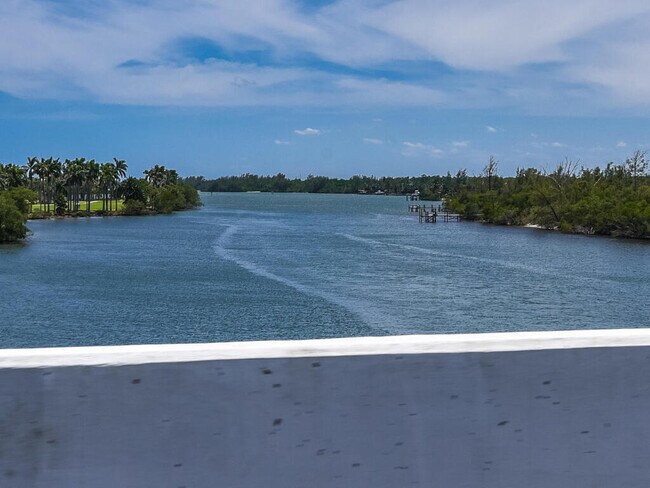 Building Photo - 7914 SE Villa Cir