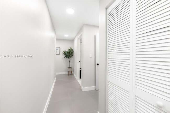 Building Photo - 25689 SW 144th Ave