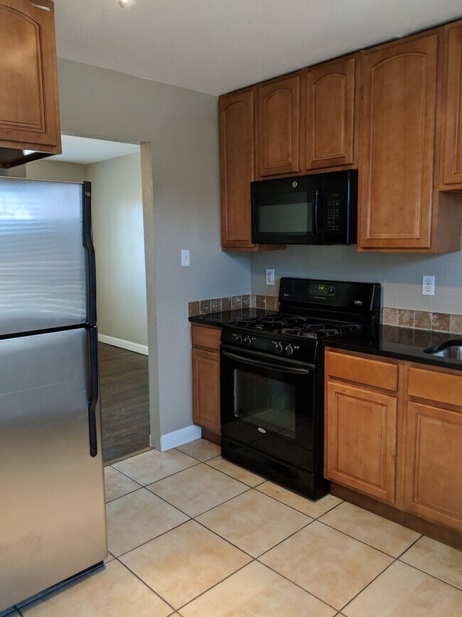 Building Photo - Mountain View 2 Bedroom 1 Bath Duplex on a Hill