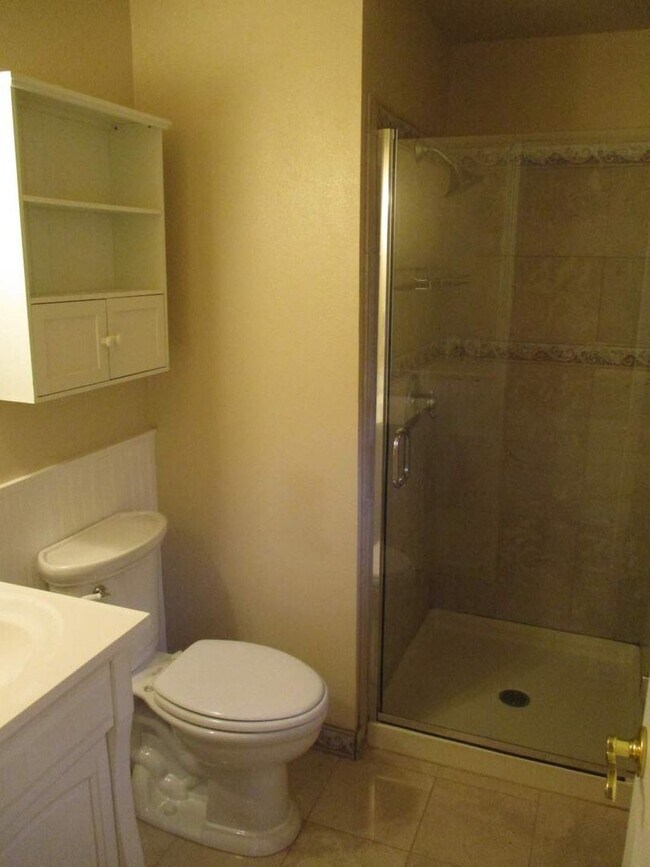 Building Photo - 3 Bedroom + Bonus, 2.5 Bathroom Gig Harbor...