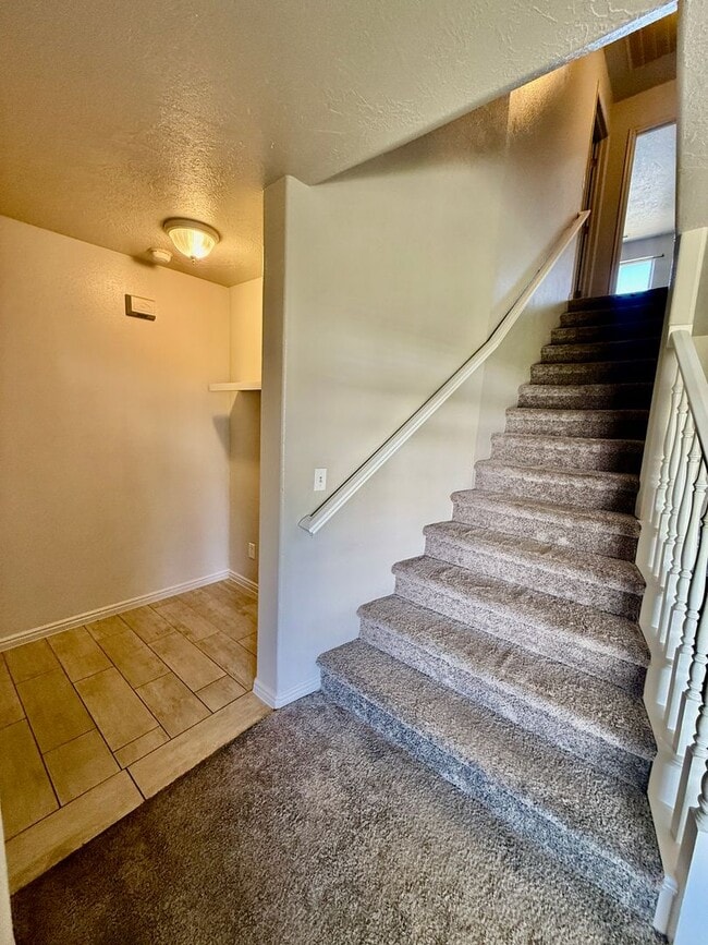 Building Photo - Lexington Hills Townhome