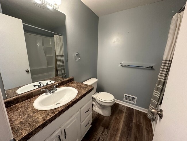 Building Photo - 2 Bedroom Townhome in Western Schools