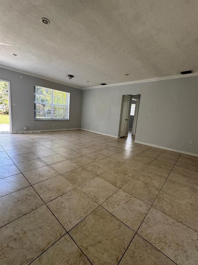 Building Photo - 16981 NE 8th Ct