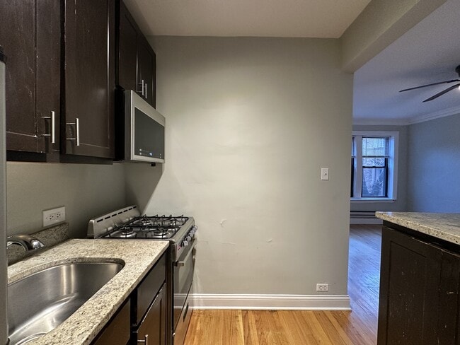 Building Photo - 4619 N Paulina St