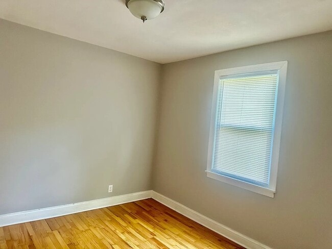 Building Photo - 2ND MONTH FREE RENT! 3-bedroom, 1-bath home