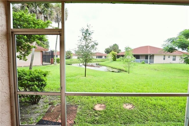 Building Photo - 9835 Three Lakes Cir