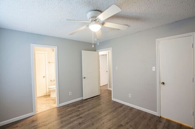 Building Photo - 1535 Rocky Point Dr