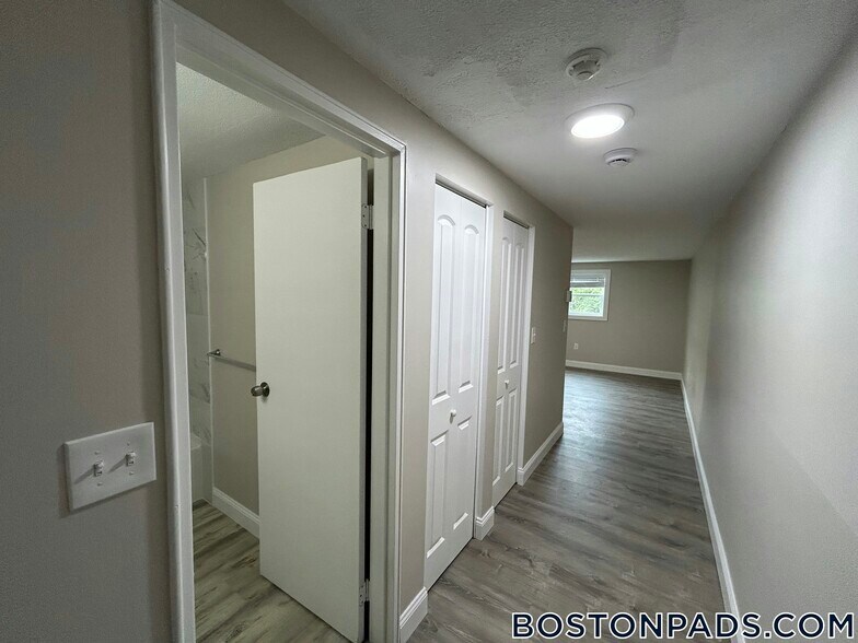 Building Photo - 799 Farm Rd