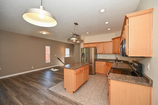 Building Photo - Stunning Row End Townhome In Excellent Loc...