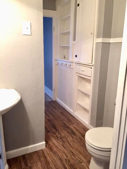 Bathroom - 2812 NW 15th St