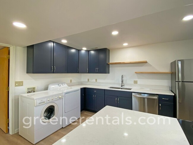 Building Photo - Cooper Point Daylight Basement ADU with Wa...