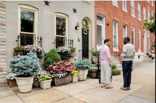 Building Photo - 1330 W Lombard St