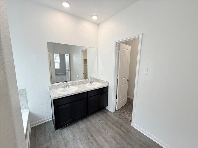 Building Photo - 14501 Sugar Pines Dr