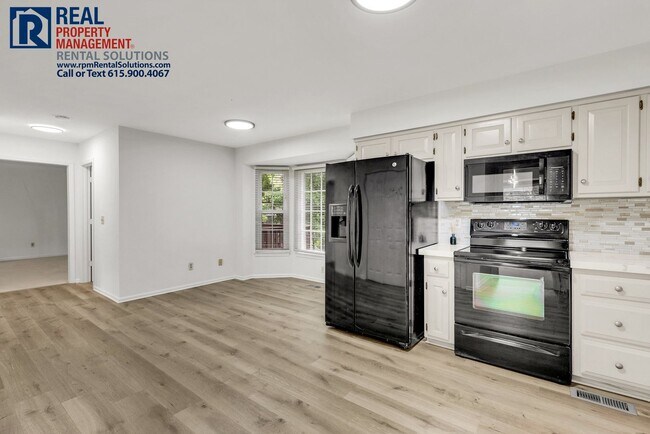 Building Photo - Beautiful Brentwood 3 BD home with attache...