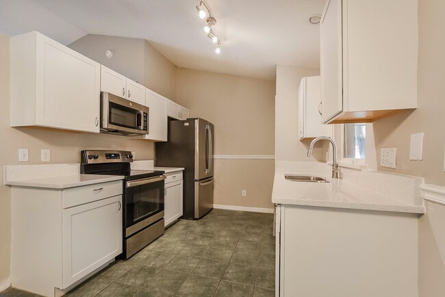 Building Photo - 10525 Reagans Run Dr