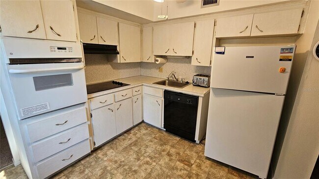 Building Photo - 2457 Ecuadorian Way