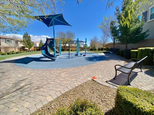 Building Photo - STUNNING 2 STORY HOME 3 BEDROOM/2.5 BATHROOM