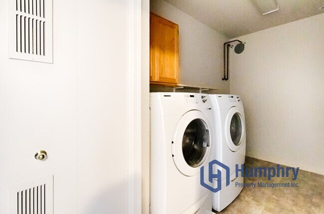 Building Photo - Beautiful home located just minutes from Settler's Park!