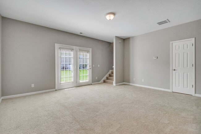 Building Photo - 3 Bed, 2. 5 Bath Like New Townhome in Richmond Hill
