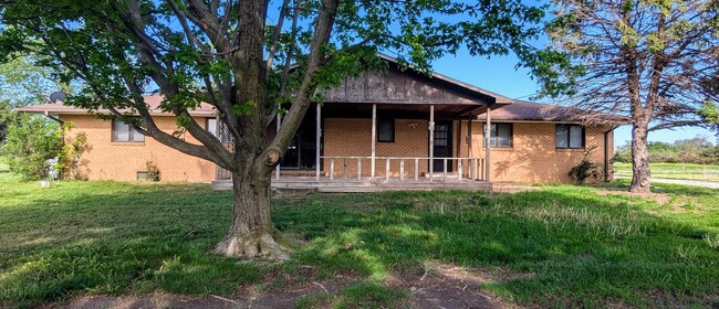 Building Photo - Spacious 3-Bedroom, 2-Bathroom Home
