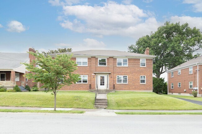 Building Photo - 3332 Maple Crest Pl