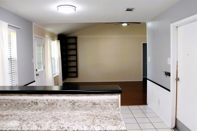 Building Photo - 1217 Brookhollow Dr