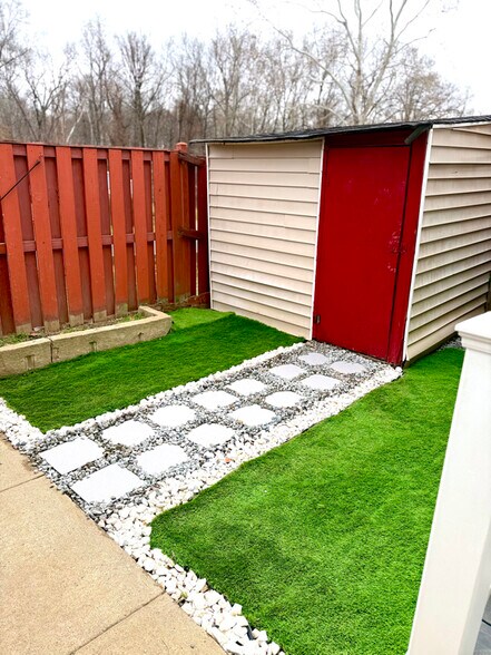 Building Photo - 2004 Fort Pemberton Ct