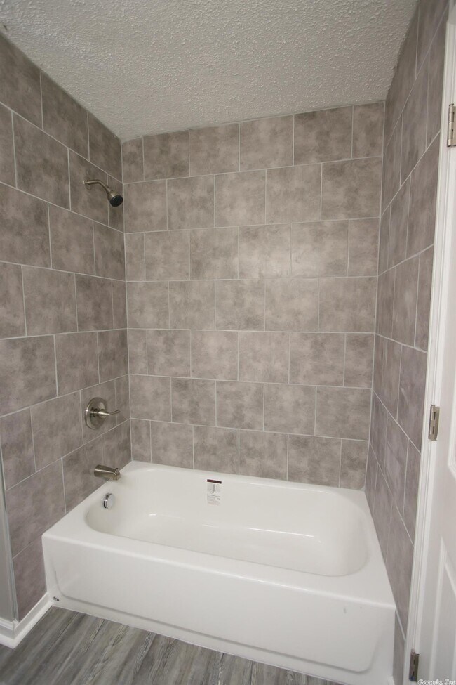 Building Photo - 1800 Labette Manor Dr