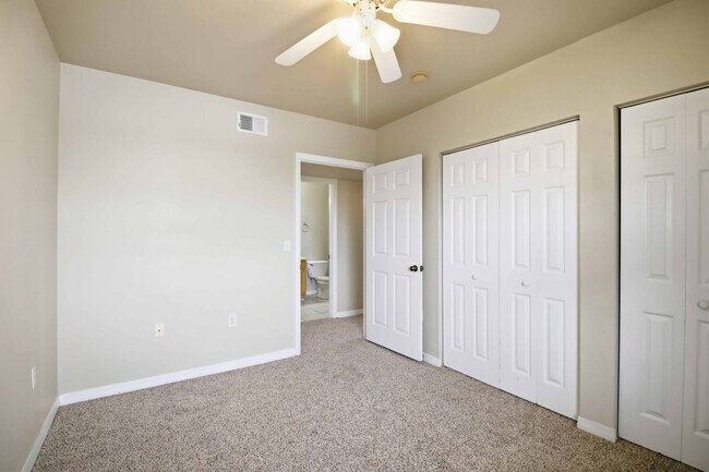 Building Photo - 1020 Villagio Cir