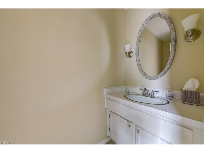 Building Photo - Cozy Home in Sherwood West